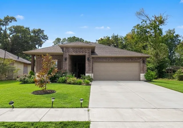 Photo 1 of Single family home for sale at 924 S Frances St, Terrell, TX 75160 | MLS# 21384966 | Listing updated on 2026-09-12