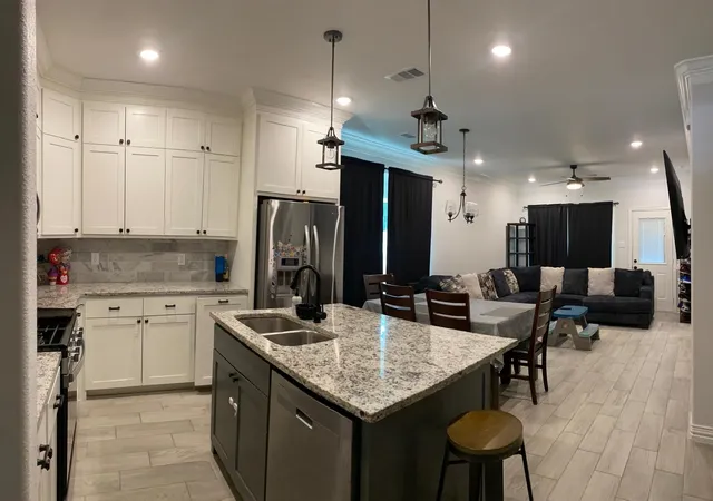 Photo 2 of Single family home for sale at 924 S Frances St, Terrell, TX 75160 | MLS# 21384966 | Listing updated on 2026-09-12