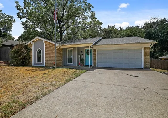Photo 2 of Single family home for sale at 6306 Orchard Hl Dr, Arlington, TX 76016 | MLS# 21384978 | Listing updated on 2026-09-12