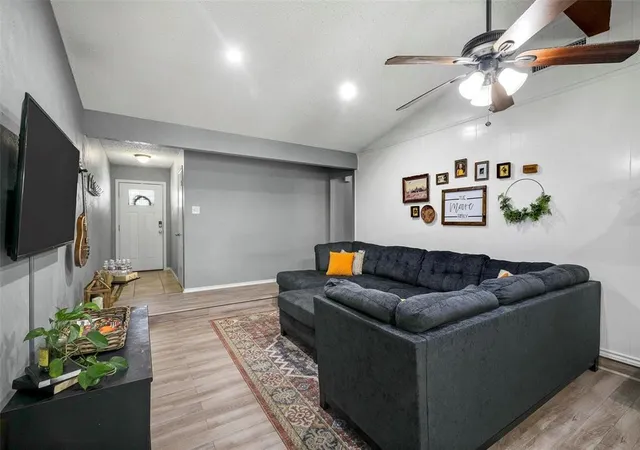 Photo 4 of Single family home for sale at 6306 Orchard Hl Dr, Arlington, TX 76016 | MLS# 21384978 | Listing updated on 2026-09-12