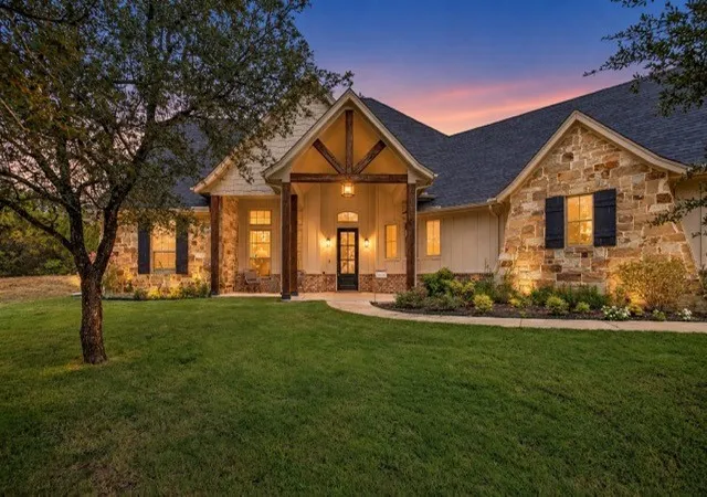 Photo 1 of Single family home for sale at 605 Embers Ln, Weatherford, TX 76085 | MLS# 21382828 | Listing updated on 2026-09-14