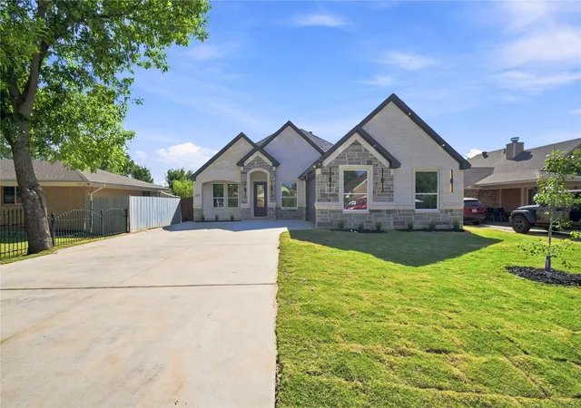Photo 1 of Single family home for sale at 1606 Avenue, Grand Prairie, TX 75051 | MLS# 21384897 | Listing updated on 2026-09-13