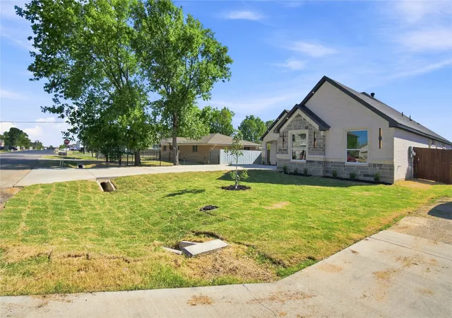 Photo 3 of Single family home for sale at 1606 Avenue, Grand Prairie, TX 75051 | MLS# 21384897 | Listing updated on 2026-09-13