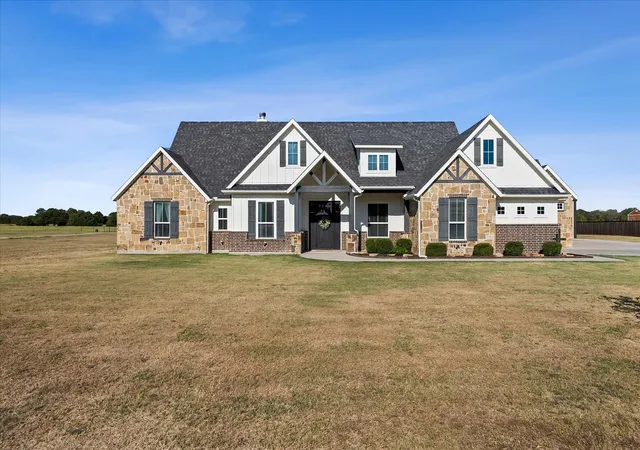 Photo 3 of Single family home for sale at 6120 Hidden Oaks Dr, Quinlan, TX 75474 | MLS# 21382777 | Listing updated on 2026-09-13