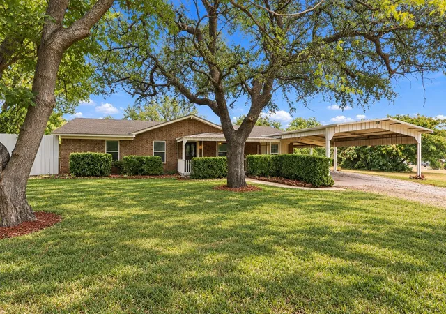 Photo 1 of Sale Pending at 116 Eastridge Dr, Springtown, TX 76082 | MLS# 21384962 | Listing updated on 2026-09-28