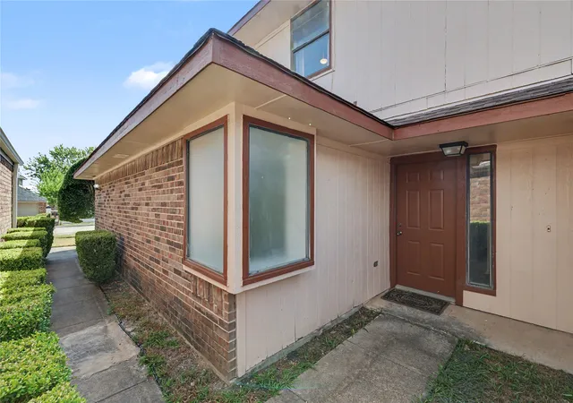 Photo 3 of Single family home for sale at 569 Briarcliff Dr, Garland, TX 75043 | MLS# 21374691 | Listing updated on 2026-09-12