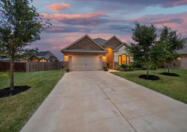 Photo 3 of Single family home for sale at 5600 Log Cabin Ct, Midlothian, TX 76065 | MLS# 21384038 | Listing updated on 2026-10-03