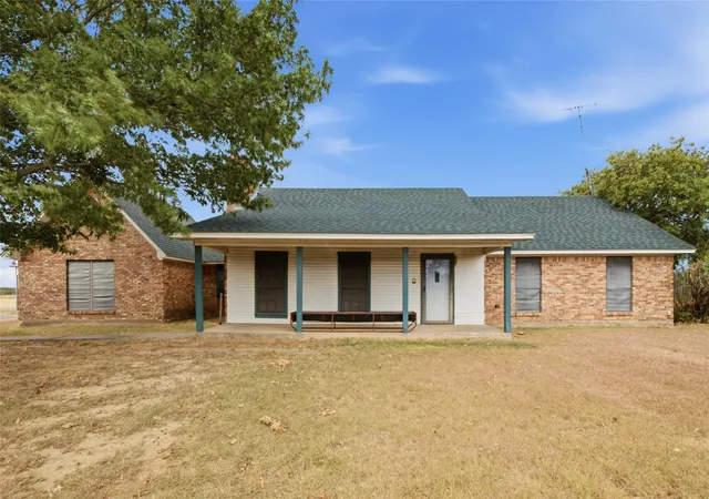 Photo 2 of Single family home for sale at 6411 W Line Rd, Gainesville, TX 76240 | MLS# 21381674 | Listing updated on 2026-10-06