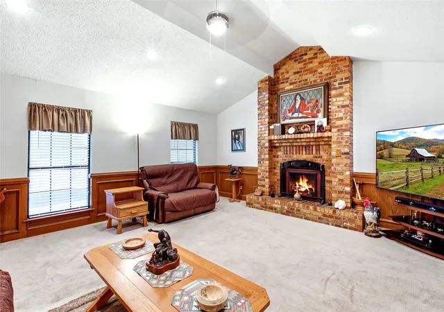 Photo 4 of Single family home for sale at 6411 W Line Rd, Gainesville, TX 76240 | MLS# 21381674 | Listing updated on 2026-10-06