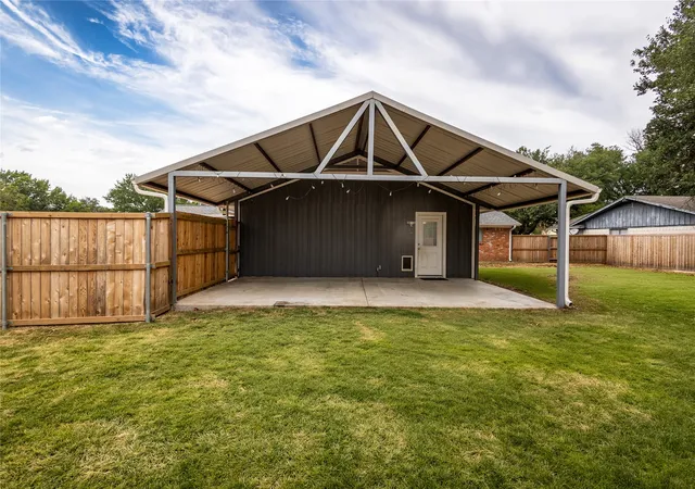 Photo 3 of Single family home for sale at 3005 Choctaw Rd, Commerce, TX 75428 | MLS# 21383032 | Listing updated on 2026-09-14