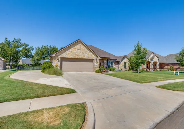 Photo 2 of Single family home for sale at 6342 Weatherby Rd, Granbury, TX 76049 | MLS# 21377059 | Listing updated on 2026-09-15