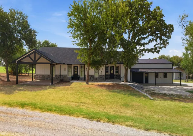 Photo 3 of Single family home for sale at 5480 New Hope Rd, Aubrey, TX 76227 | MLS# 21384668 | Listing updated on 2026-09-12