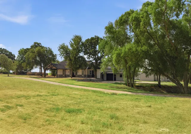 Photo 4 of Single family home for sale at 5480 New Hope Rd, Aubrey, TX 76227 | MLS# 21384668 | Listing updated on 2026-09-12