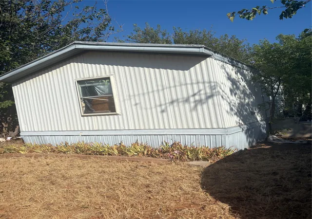 Photo 2 of Manufactured home for sale at 1026 Yucca St, Burkburnett, TX 76354 | MLS# 21384972 | Listing updated on 2026-10-02