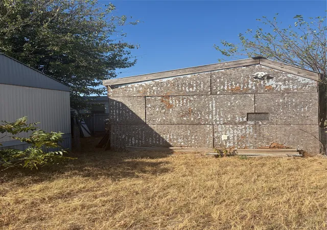 Photo 3 of Manufactured home for sale at 1026 Yucca St, Burkburnett, TX 76354 | MLS# 21384972 | Listing updated on 2026-10-02