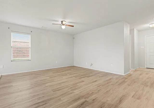 Photo 3 of Sale Pending at 246 Willow Crk Ln, Terrell, TX 75160 | MLS# 21384733 | Listing updated on 2026-10-06
