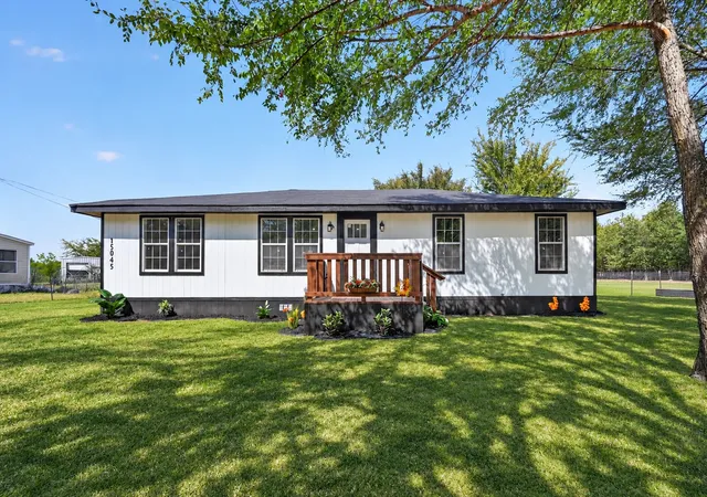 Single family home for sale at 15045 County Rd 4060, Scurry, TX 75158 | MLS# 21383362