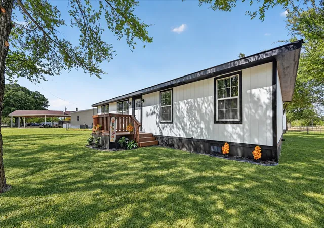 Photo 1 of Single family home for sale at 15045 County Rd 4060, Scurry, TX 75158 | MLS# 21383362 | Listing updated on 2026-10-06