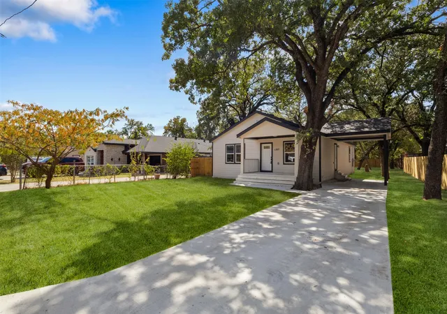 Photo 3 of Sale Pending at 1367 Friendship Dr, Dallas, TX 75217 | MLS# 21280590 | Listing updated on 2026-09-22