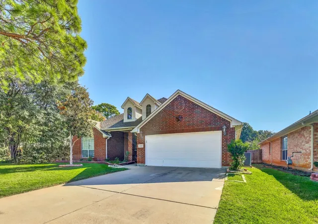 Photo 2 of Single family home for sale at 1506 Park Grv Dr, Irving, TX 75060 | MLS# 21384559 | Listing updated on 2026-09-15
