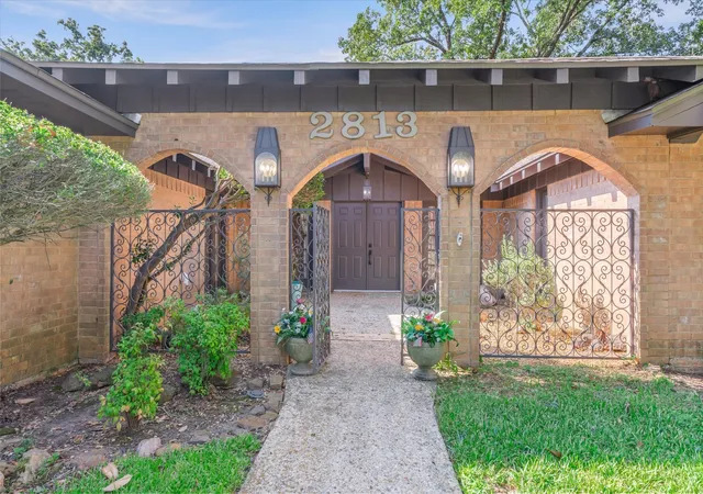 Photo 2 of Single family home for sale at 2813 Rockbridge Rd, Tyler, TX 75701 | MLS# 21385014 | Listing updated on 2026-09-13