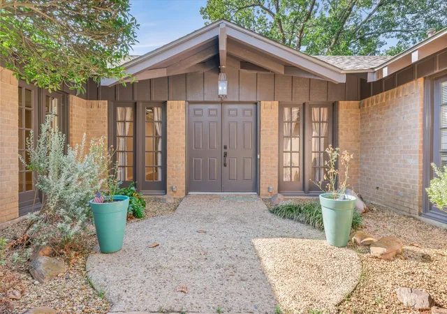 Photo 3 of Single family home for sale at 2813 Rockbridge Rd, Tyler, TX 75701 | MLS# 21385014 | Listing updated on 2026-09-13