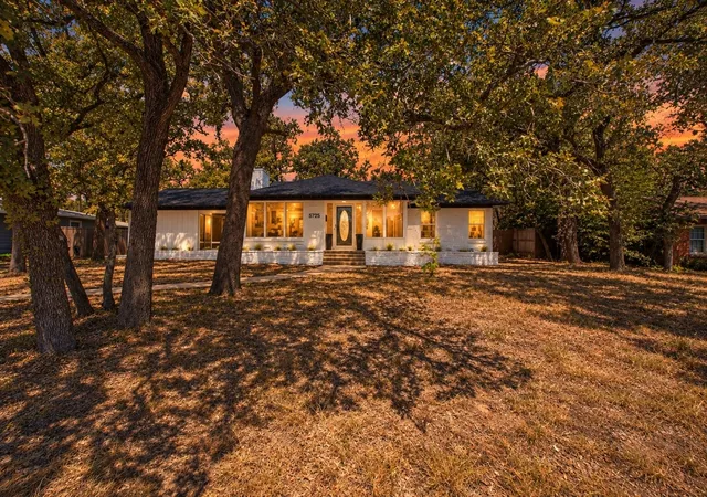 Photo 2 of Single family home for sale at 5725 Jacqueline Rd, Fort Worth, TX 76112 | MLS# 21385024 | Listing updated on 2026-09-13