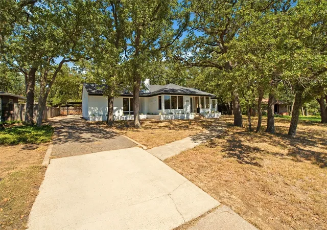 Photo 3 of Single family home for sale at 5725 Jacqueline Rd, Fort Worth, TX 76112 | MLS# 21385024 | Listing updated on 2026-09-13