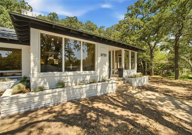 Photo 3 of Single family home for sale at 5725 Jacqueline Rd, Fort Worth, TX 76112 | MLS# 21385024 | Listing updated on 2026-09-13