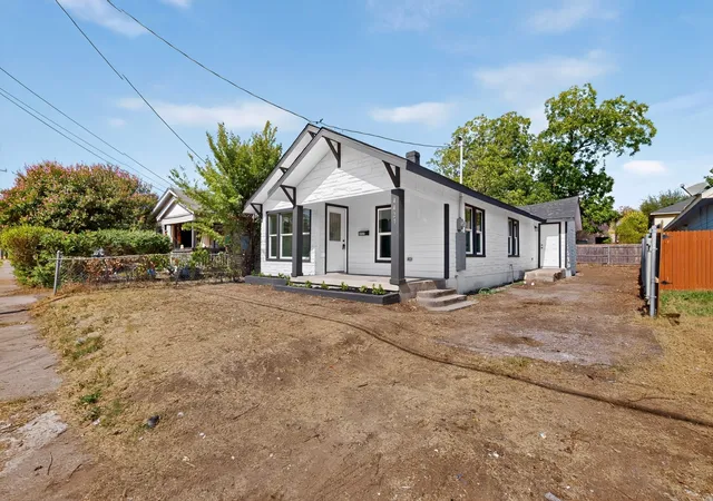 Photo 3 of Single family home for sale at 4427 Frank St, Dallas, TX 75210 | MLS# 21385042 | Listing updated on 2026-09-12