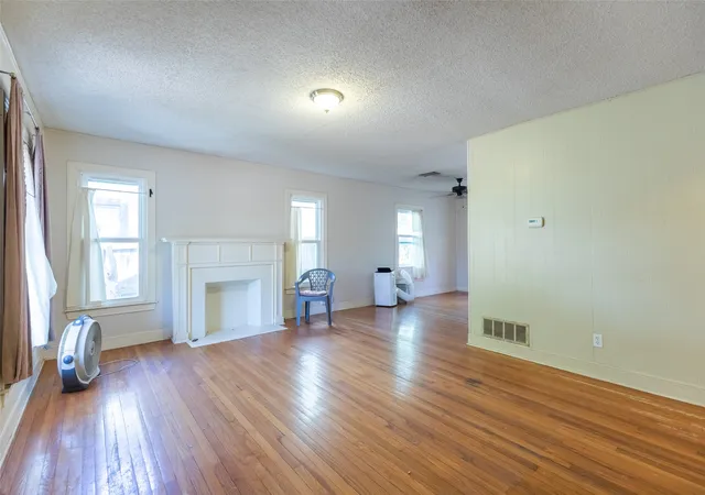 Photo 3 of Single family home for sale at 909 Grand Ave, Abilene, TX 79605 | MLS# 21385019 | Listing updated on 2026-09-13