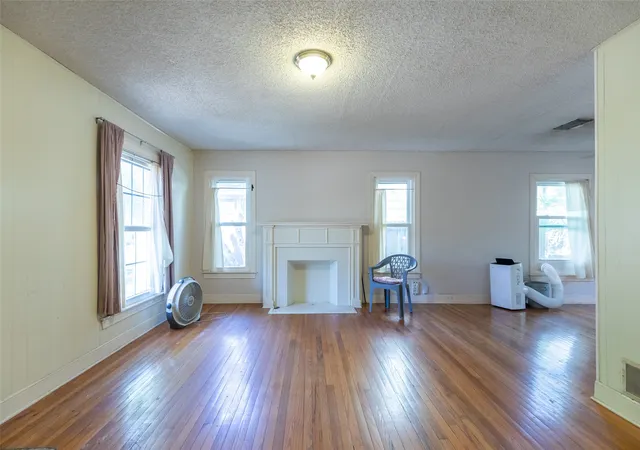 Photo 3 of Single family home for sale at 909 Grand Ave, Abilene, TX 79605 | MLS# 21385019 | Listing updated on 2026-09-13