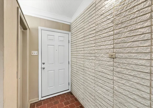 Photo 3 of Single family home for sale at 800 Briarwood Blvd, Arlington, TX 76013 | MLS# 21383430 | Listing updated on 2026-09-13