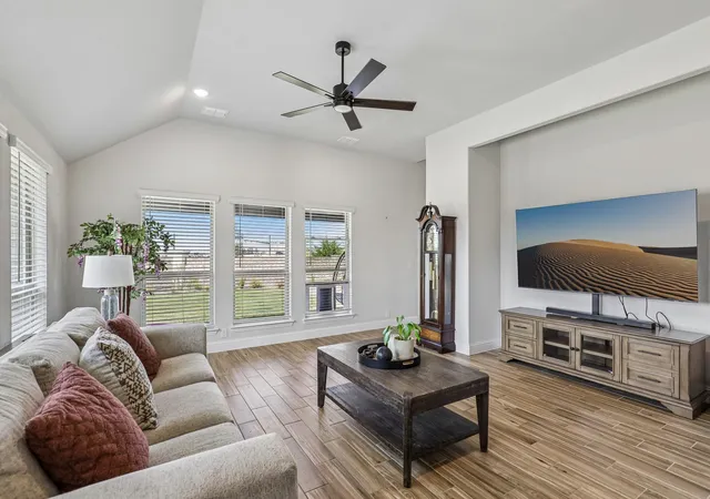 Photo 4 of Single family home for sale at 2123 Pennywell Dr, Venus, TX 76084 | MLS# 21384203 | Listing updated on 2026-09-16
