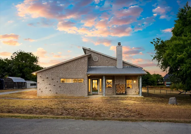 Photo 4 of Single family home for sale at 8252 Money Ln, Fort Worth, TX 76126 | MLS# 21384276 | Listing updated on 2026-09-14
