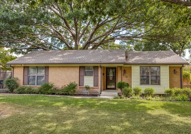 Photo 1 of Single family home for sale at 813 Brookhurst Dr, Richardson, TX 75080 | MLS# 21372799 | Listing updated on 2026-10-01