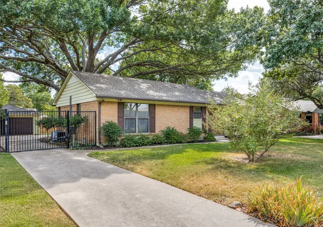 Photo 3 of Single family home for sale at 813 Brookhurst Dr, Richardson, TX 75080 | MLS# 21372799 | Listing updated on 2026-10-01