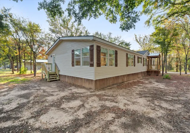 Photo 3 of Manufactured home for sale at 114 Kingswood Dr, Streetman, TX 75859 | MLS# 21383330 | Listing updated on 2026-09-14
