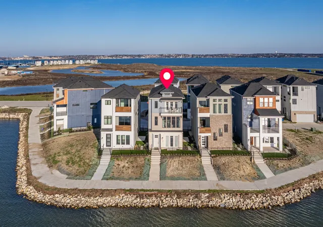 Photo 3 of Single family home for sale at 808 War Admiral Dr, Rowlett, TX 75088 | MLS# 21382448 | Listing updated on 2026-09-12