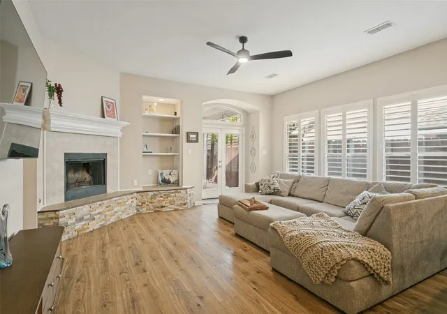 Photo 3 of Sale Pending at 1037 Honeysuckle, Grapevine, TX 76051 | MLS# 21385080 | Listing updated on 2026-09-27