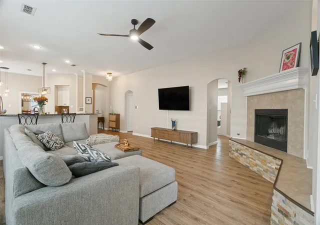 Photo 4 of Sale Pending at 1037 Honeysuckle, Grapevine, TX 76051 | MLS# 21385080 | Listing updated on 2026-09-27