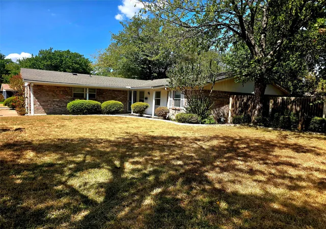 Photo 2 of Single family home for sale at 272 Palomino Dr, Saginaw, TX 76179 | MLS# 21385086 | Listing updated on 2026-09-12