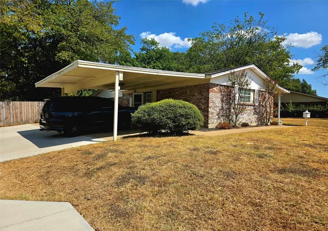 Photo 3 of Single family home for sale at 272 Palomino Dr, Saginaw, TX 76179 | MLS# 21385086 | Listing updated on 2026-09-12
