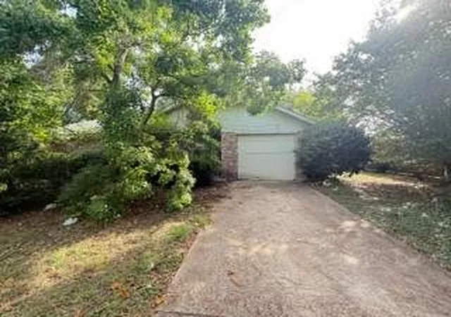 Photo 3 of Single family home for sale at 1312 Bluffview Dr, Seagoville, TX 75159 | MLS# 21385089 | Listing updated on 2026-10-07