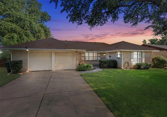 Photo 1 of Sale Pending at 1503 Teresa Pl, Bossier City, LA 71112 | MLS# 21384725 | Listing updated on 2026-09-15