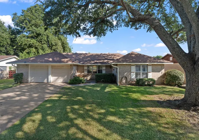Photo 3 of Sale Pending at 1503 Teresa Pl, Bossier City, LA 71112 | MLS# 21384725 | Listing updated on 2026-09-15