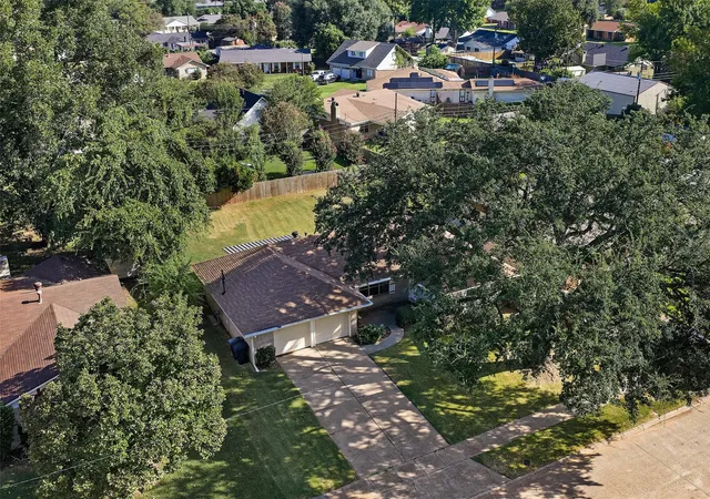 Photo 3 of Sale Pending at 1503 Teresa Pl, Bossier City, LA 71112 | MLS# 21384725 | Listing updated on 2026-09-15