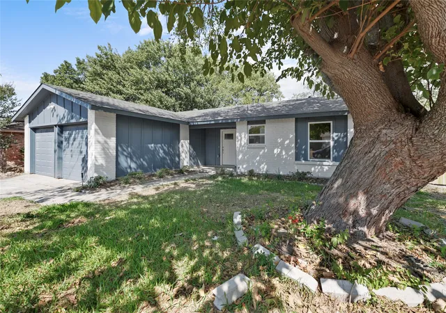 Photo 1 of Single family home for sale at 1410 Oakbrook St, Lancaster, TX 75134 | MLS# 21385101 | Listing updated on 2026-09-12