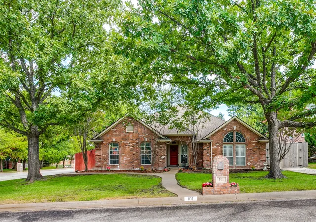 Photo 2 of Single family home for sale at 101 Shady Valley Cir, Weatherford, TX 76086 | MLS# 21383519 | Listing updated on 2026-09-25