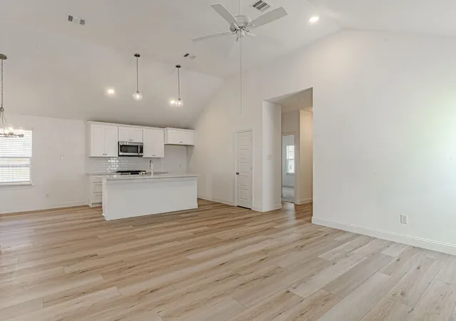 Photo 1 of Single family home for sale at 6713 Lake Overlook Dr, Fort Worth, TX 76135 | MLS# 21385105 | Listing updated on 2026-09-12
